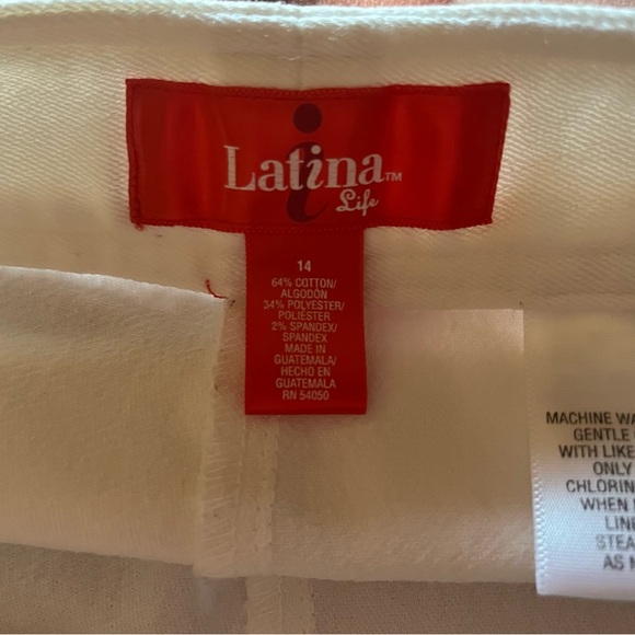 Latina white 2 piece ladies cropped Gaucho pants suit, excellent condition! - Picture 4 of 5
